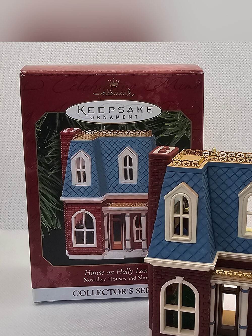 Hallmark Ornament House on Holly Lane 1999 Nostalgic Houses Shops Series 16 Ex